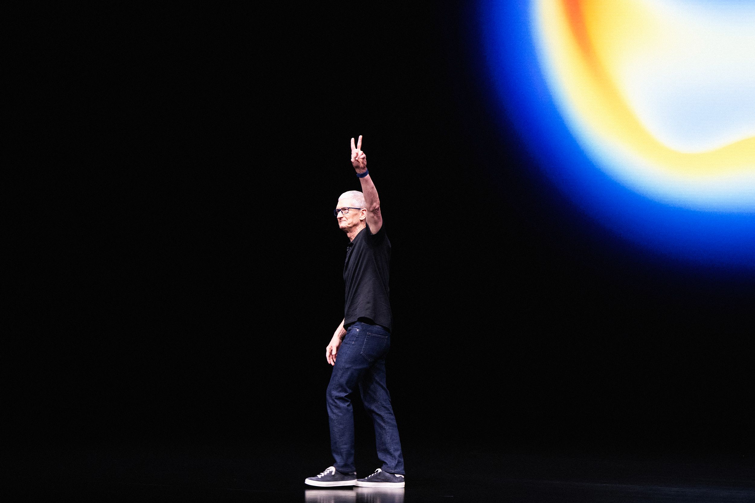 Apple CEO Tim Cook Is Stepping Down