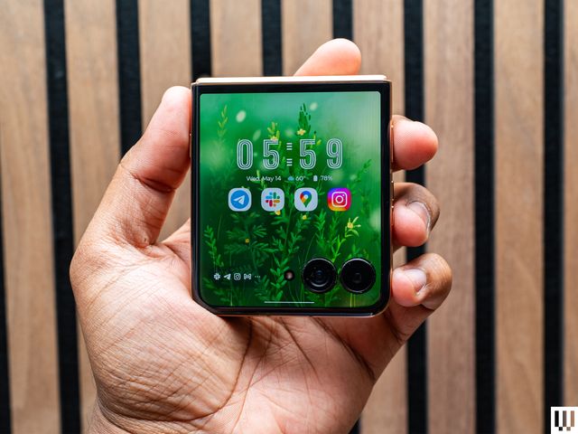 Motorola’s Souped-Up Folding Phone Is Almost Half Off