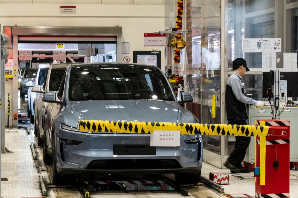 Tesla Q1 revenue rises, driven by EV sales and FSD subscriptions