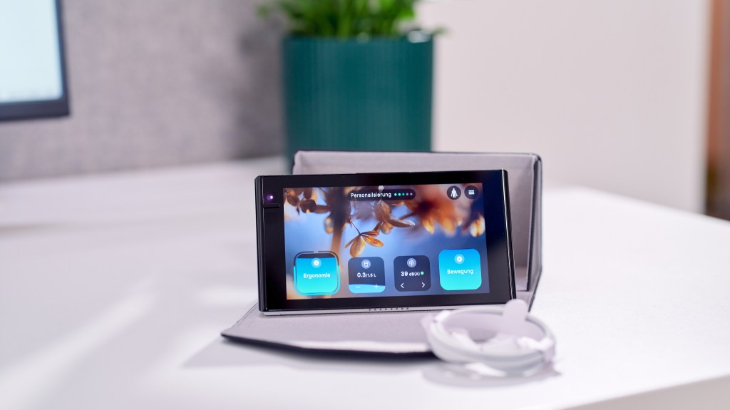 The offline desk gadget that actually got me to sit up straight