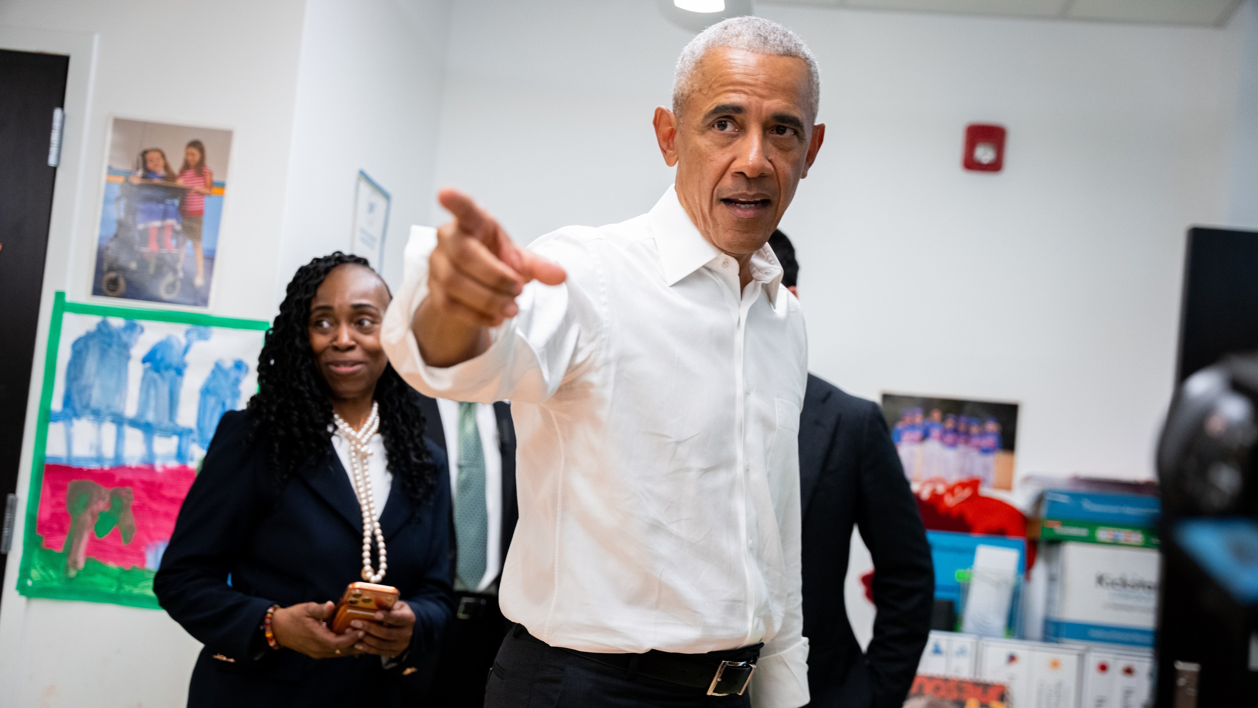 Barack Obama Insists the Government Isn't Hiding Aliens, and 'It Would Leak' if They Were