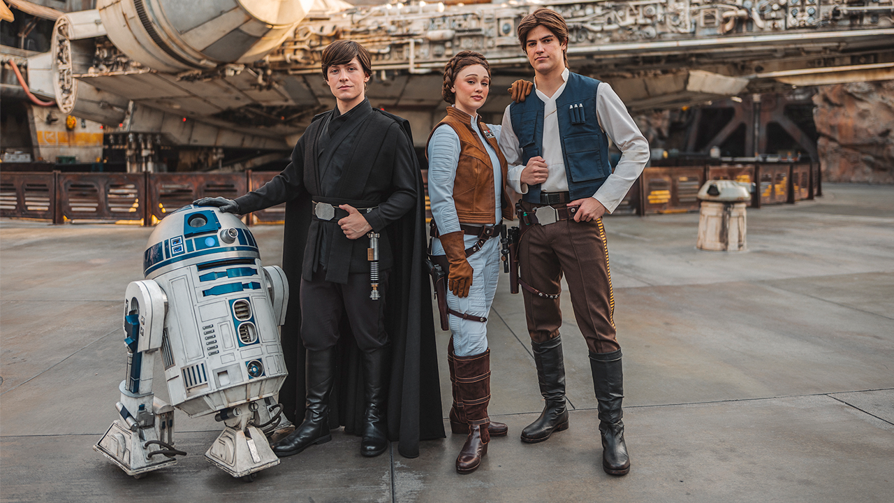 We Visited Disneyland's Galaxy's Edge to Experience the Original Trilogy Timeline and Here's What We Thought