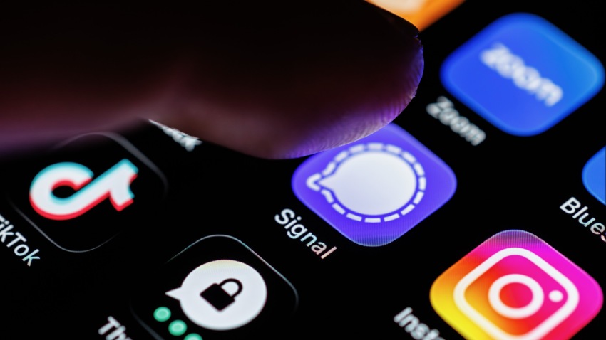 A spyware investigator exposed Russian government hackers trying to hijack Signal accounts