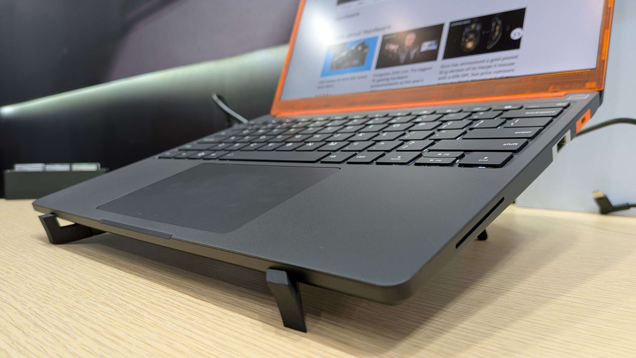 Framework has delayed its 'MacBook Pro for Linux users' by a month, citing problems with its display and touchpad